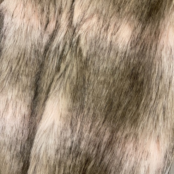 *NEW* Faux Fur Vest - Picture 3 of 5